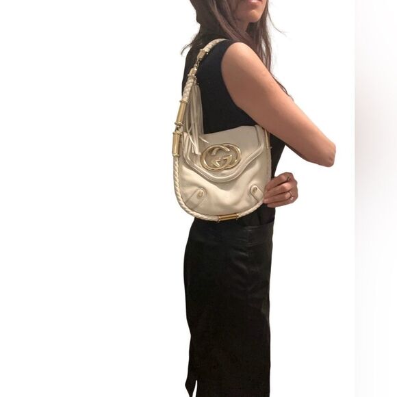 Gucci Cream Leather Britt Shoulder Bag with Gold Hardware - Picture 2 of 16